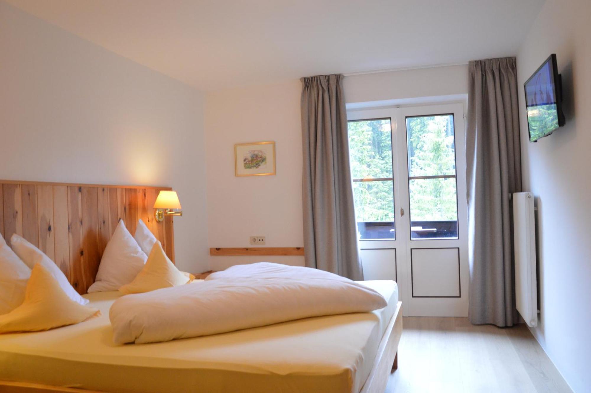 Lake & River Hotel Carezza al Lago Luaran gambar